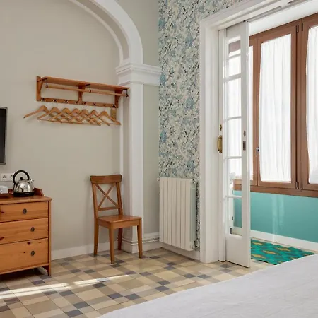 Bed and Breakfast Poblenou 4*